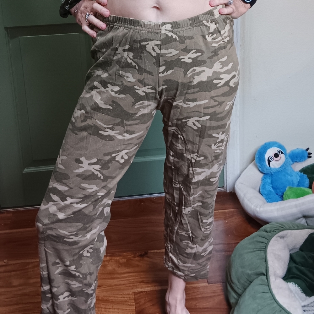 Women's camo sparkling pants nwot Rain Forest Cafe